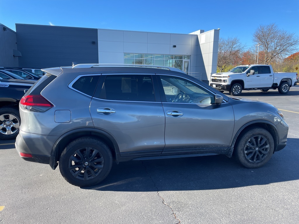 2018 Nissan Rogue SV photo 4