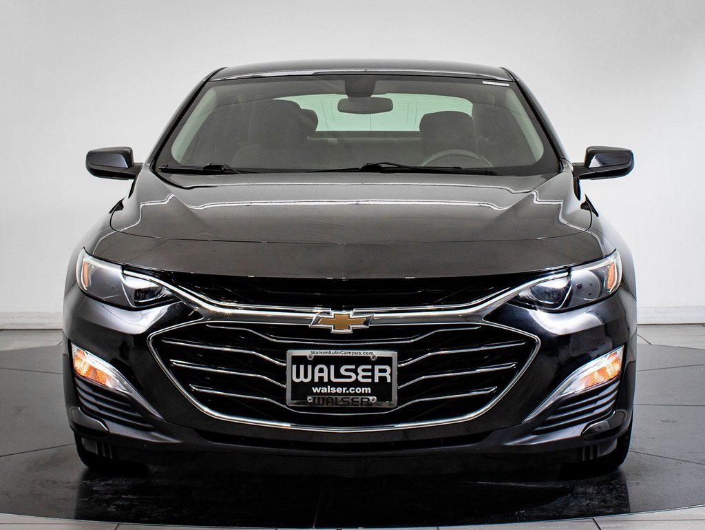 2021 Chevrolet Malibu LS photo 2