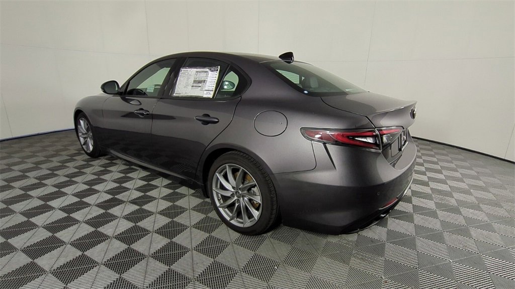 2025 Alfa Romeo Giulia Base photo 6