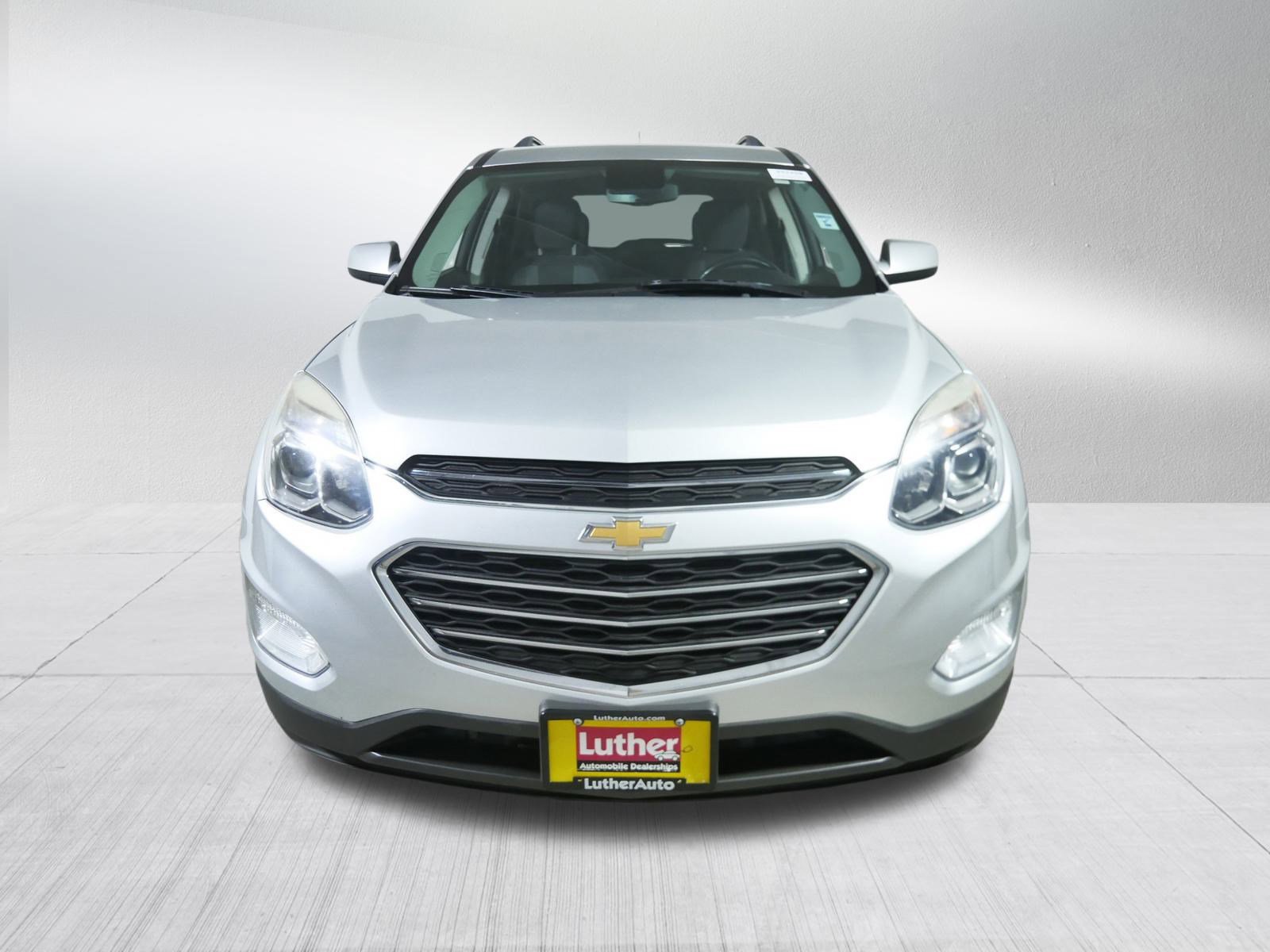 2017 Chevrolet Equinox LT photo 2