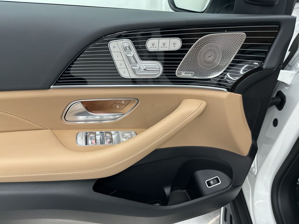 2026 Mercedes Benz GLS 580 4MATIC photo 8