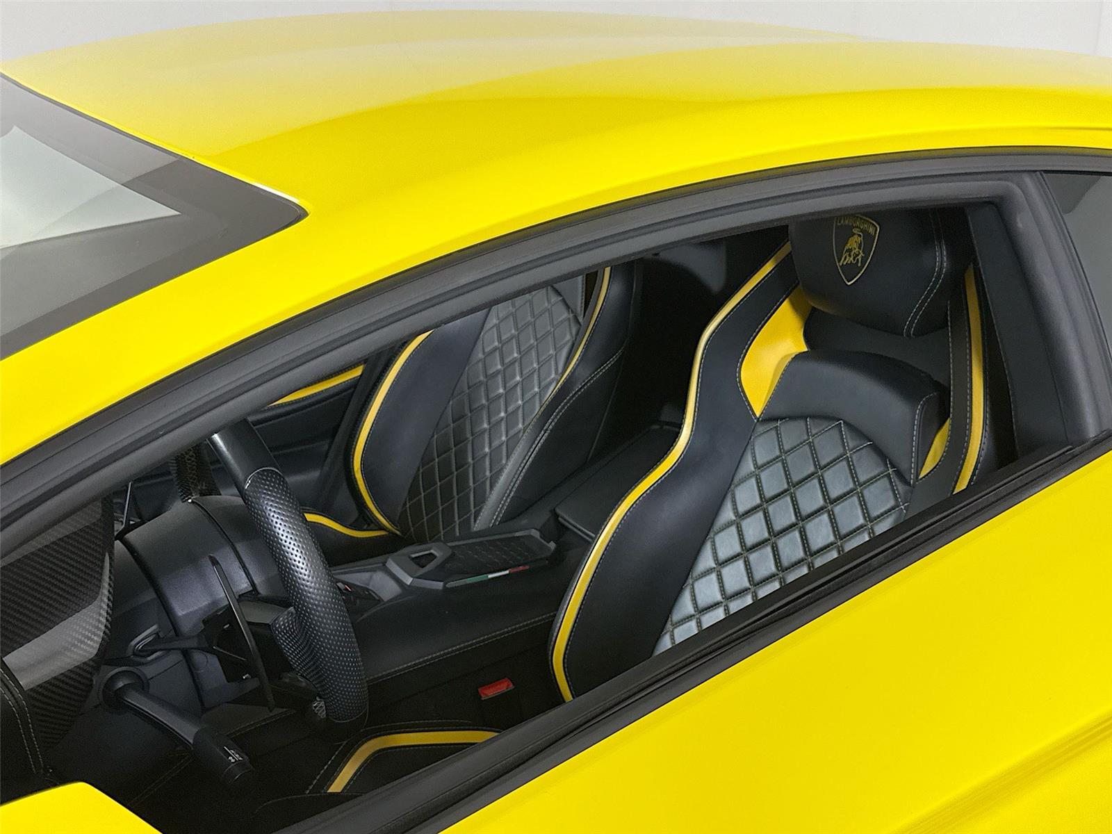 2018 Lamborghini Aventador photo 9