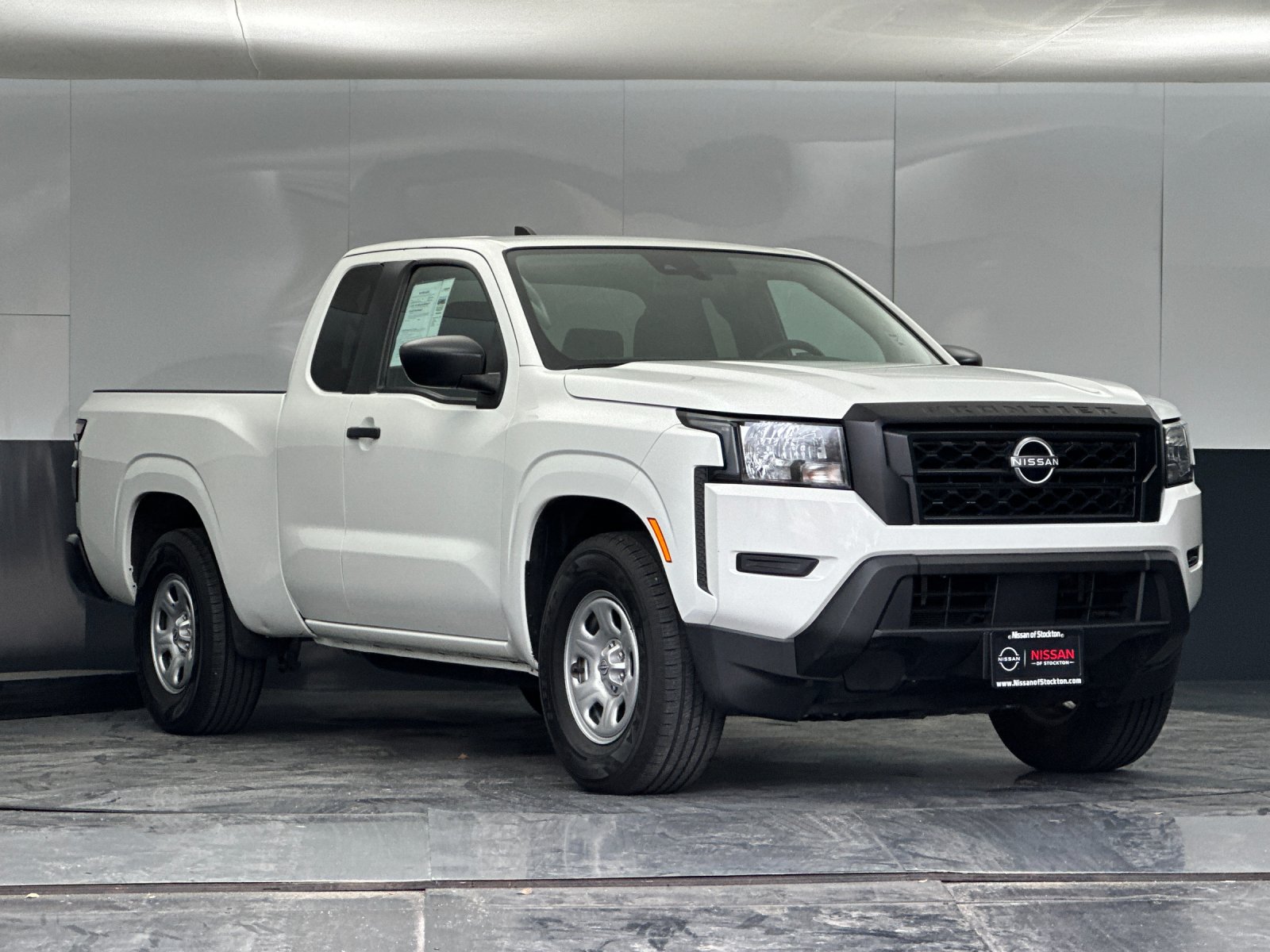 2023 Nissan Frontier S's photo