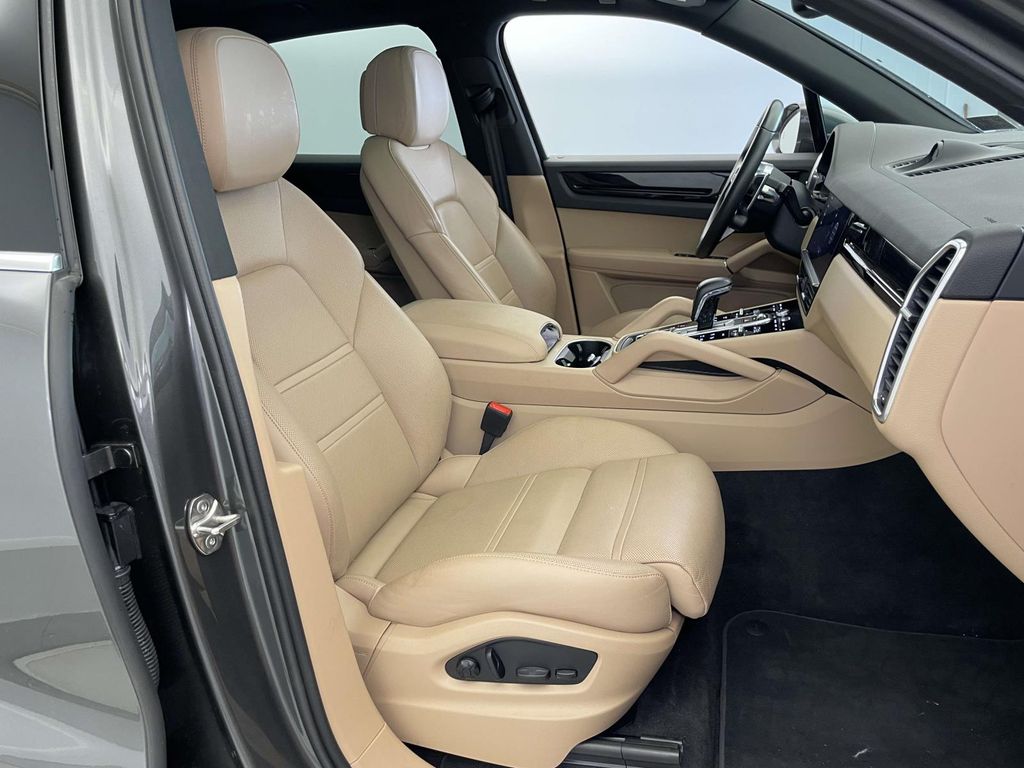 2022 Porsche Cayenne E-Hybrid Base photo 22