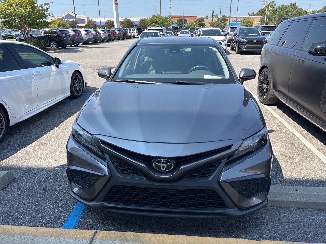 2021 Toyota Camry SE photo 2