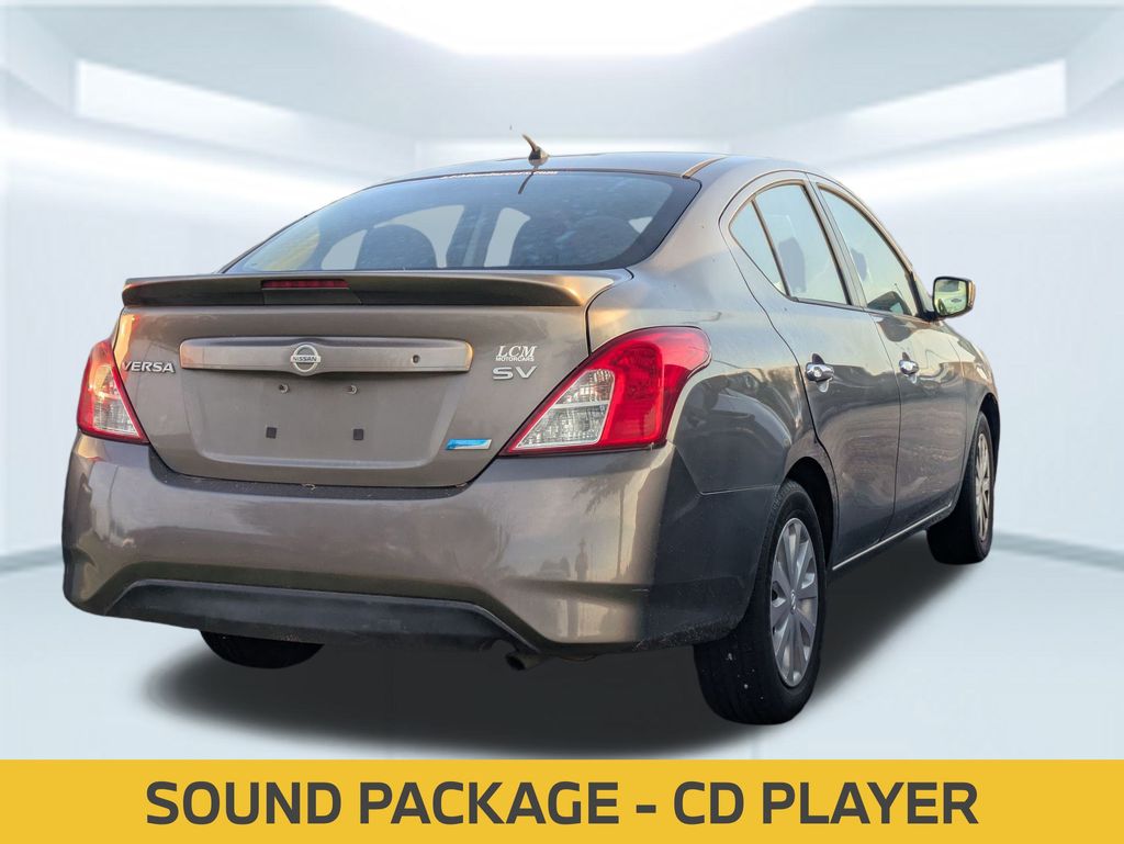 2016 Nissan Versa 1.6 SV photo 3