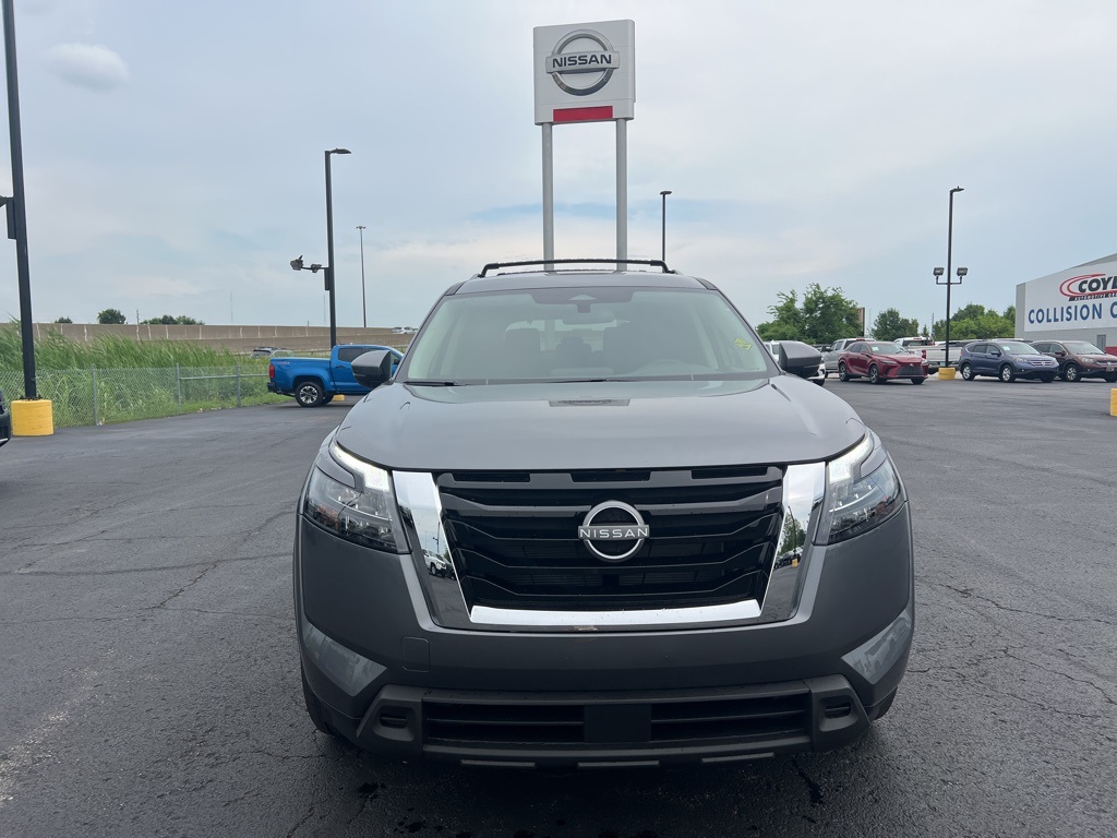 2025 Nissan Pathfinder SV photo 8
