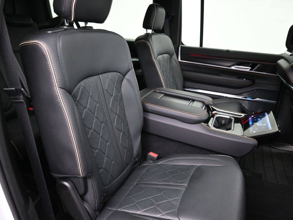 2024 Jeep Wagoneer L Series III photo 19