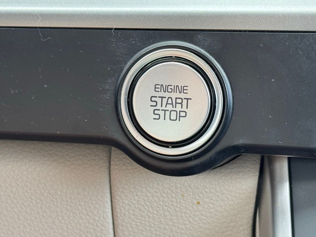 2023 Kia Carnival LX photo 27
