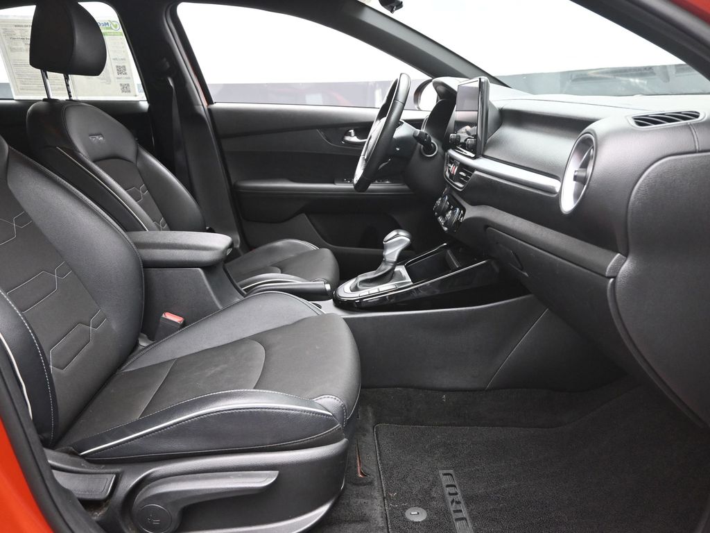 2023 Kia Forte GT-Line photo 5
