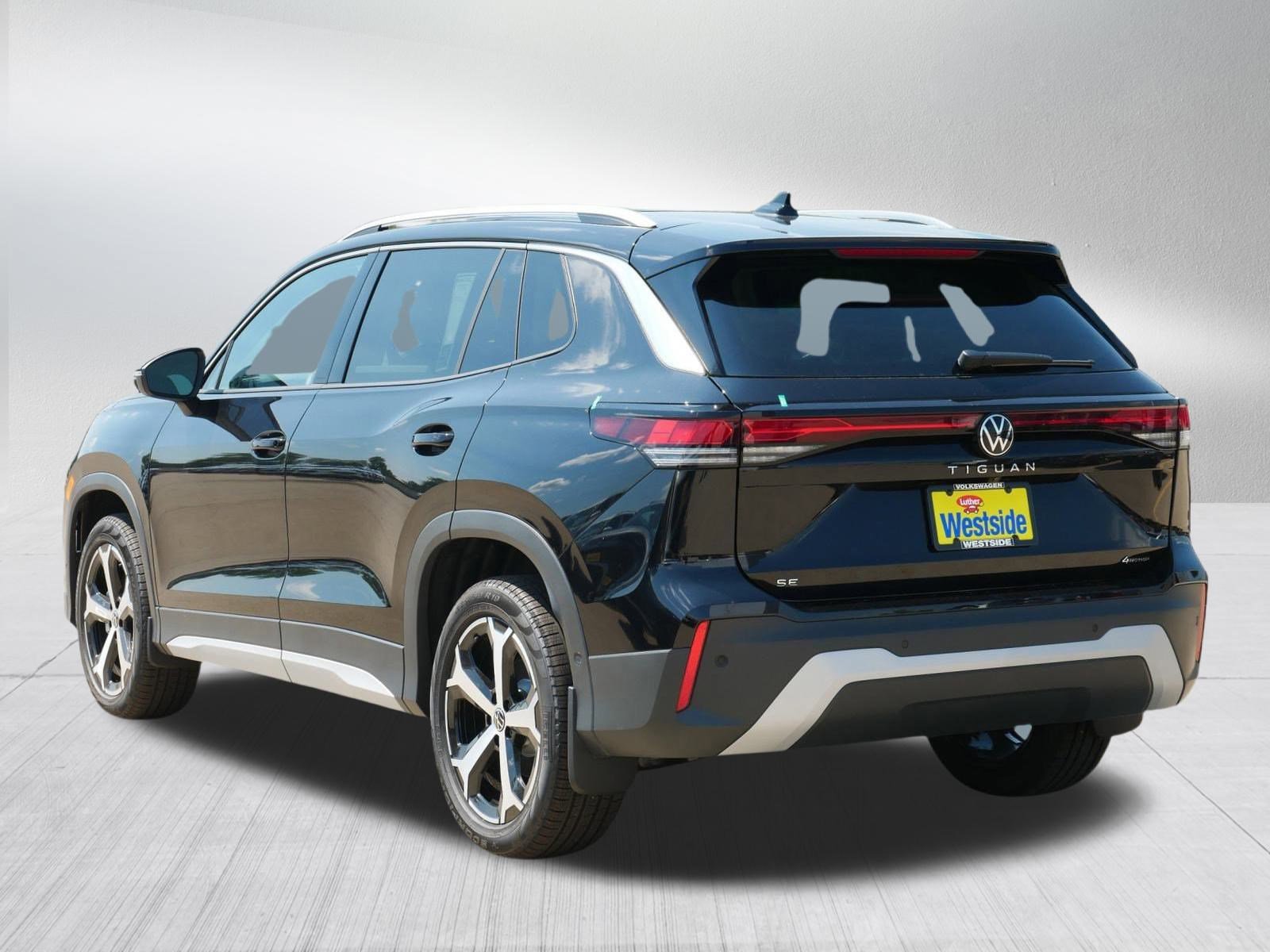 2025 Volkswagen Tiguan SE photo 2