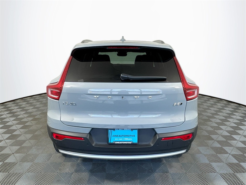 2025 Volvo XC40 Core photo 10