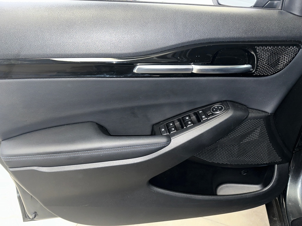 2023 Kia Seltos S photo 3