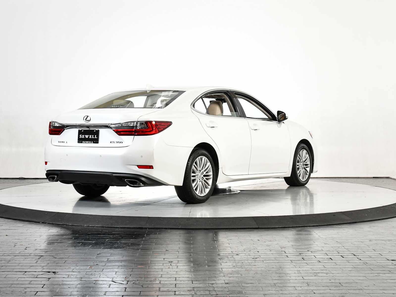2017 Lexus ES 350 photo 4