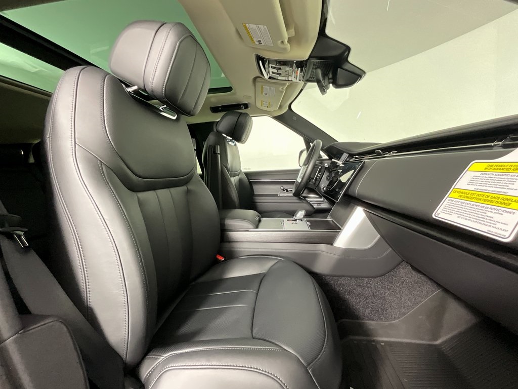 2025 Land Rover Range Rover SE photo 2