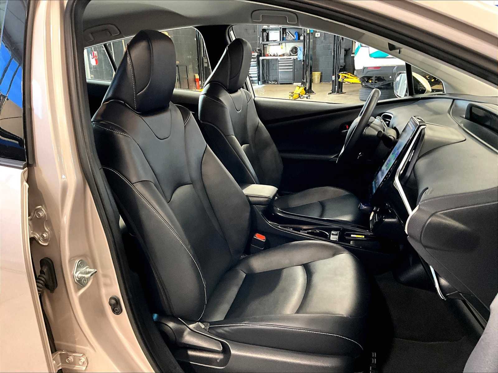 2020 Toyota Prius Prime XLE photo 11