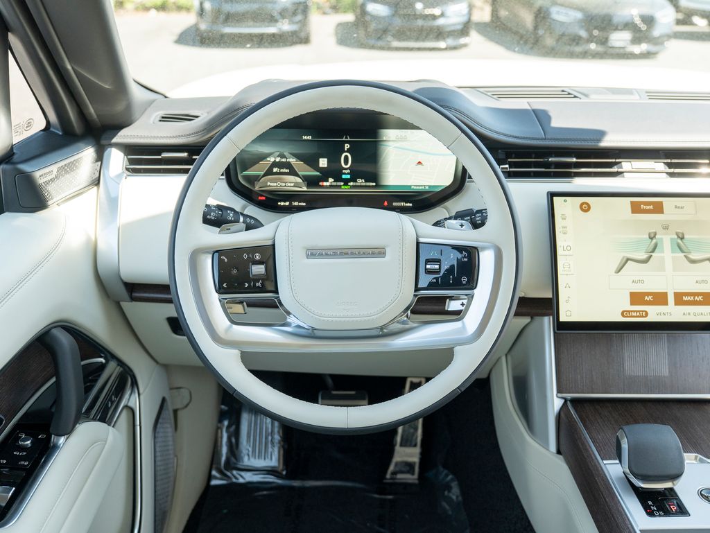 2025 Land Rover Range Rover Autobiography photo 12