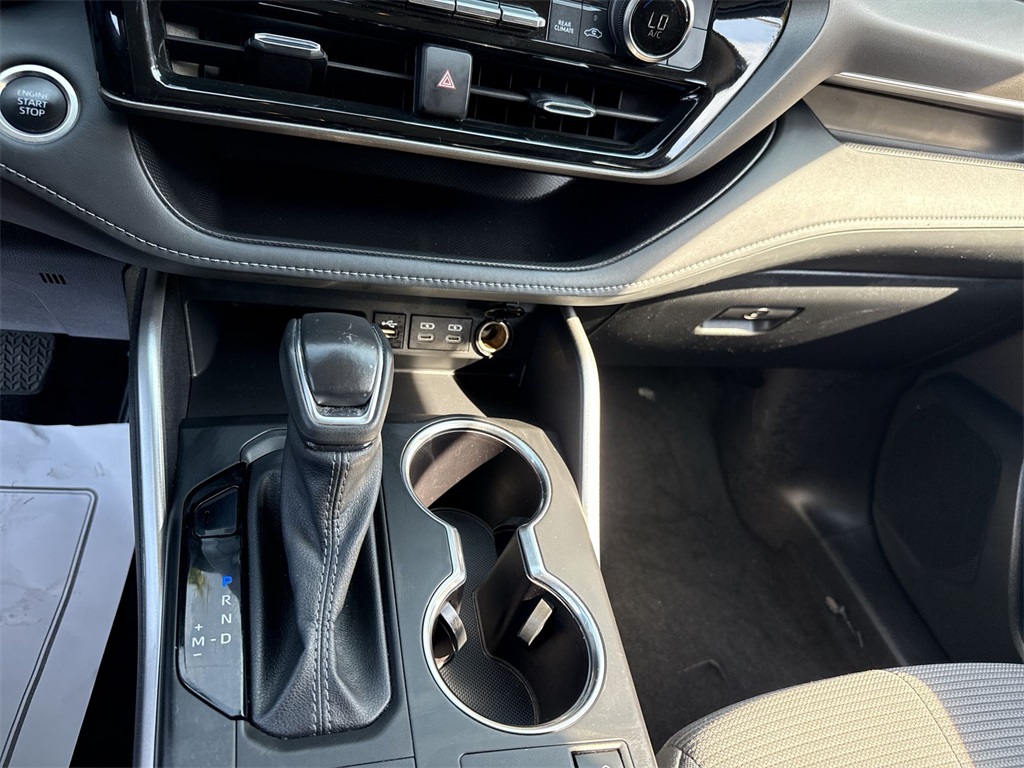 2024 Toyota Highlander LE photo 17