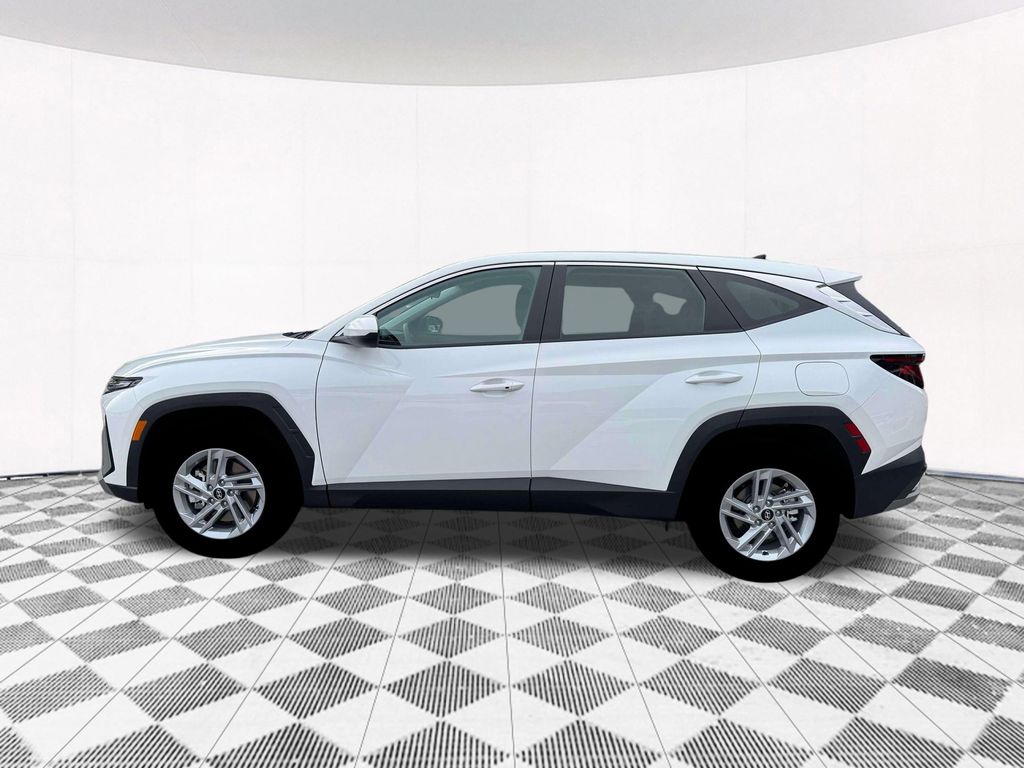 2026 Hyundai Tucson SE photo 2