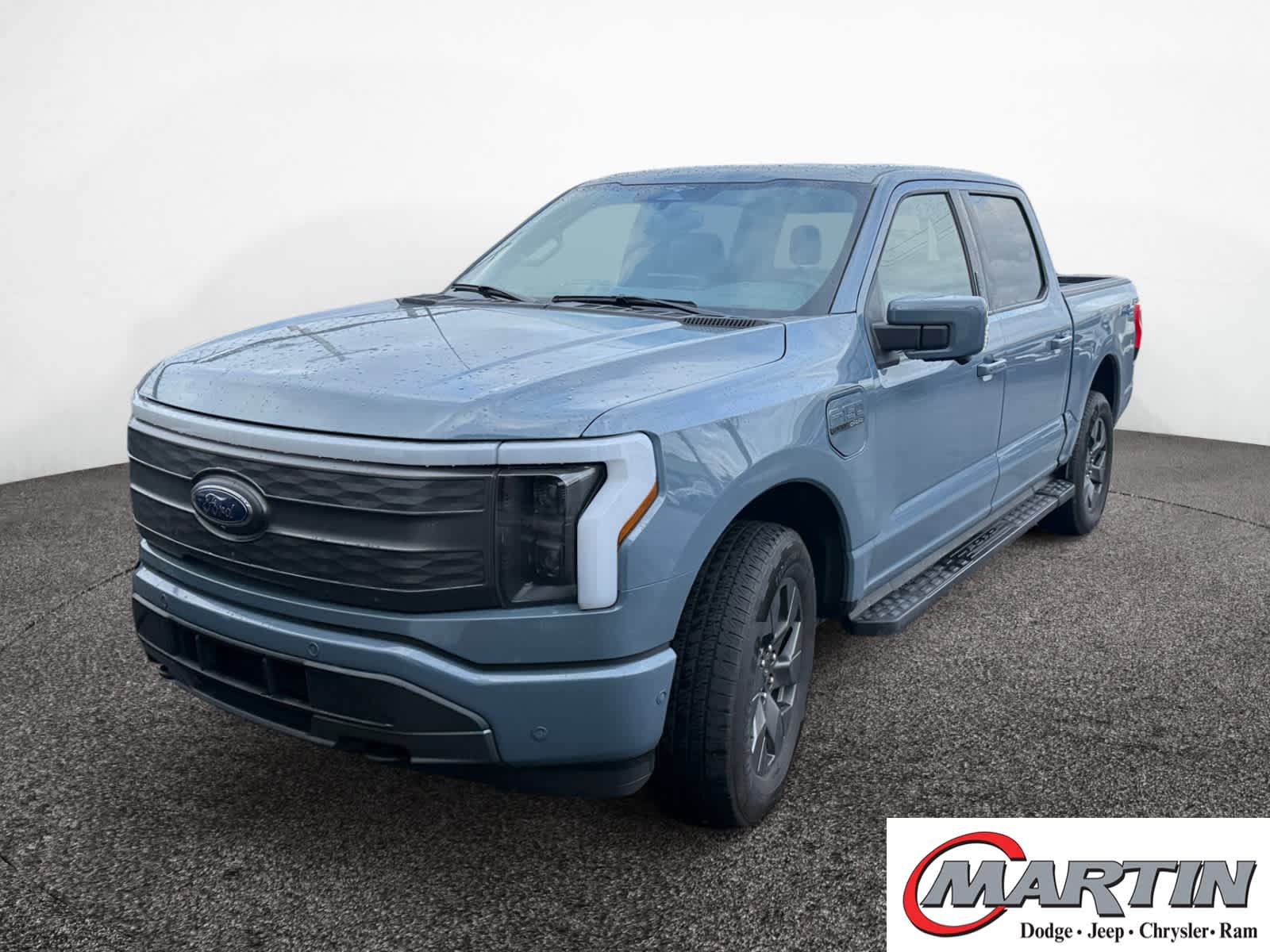 2023 Ford F-150 Lightning Lariat's photo