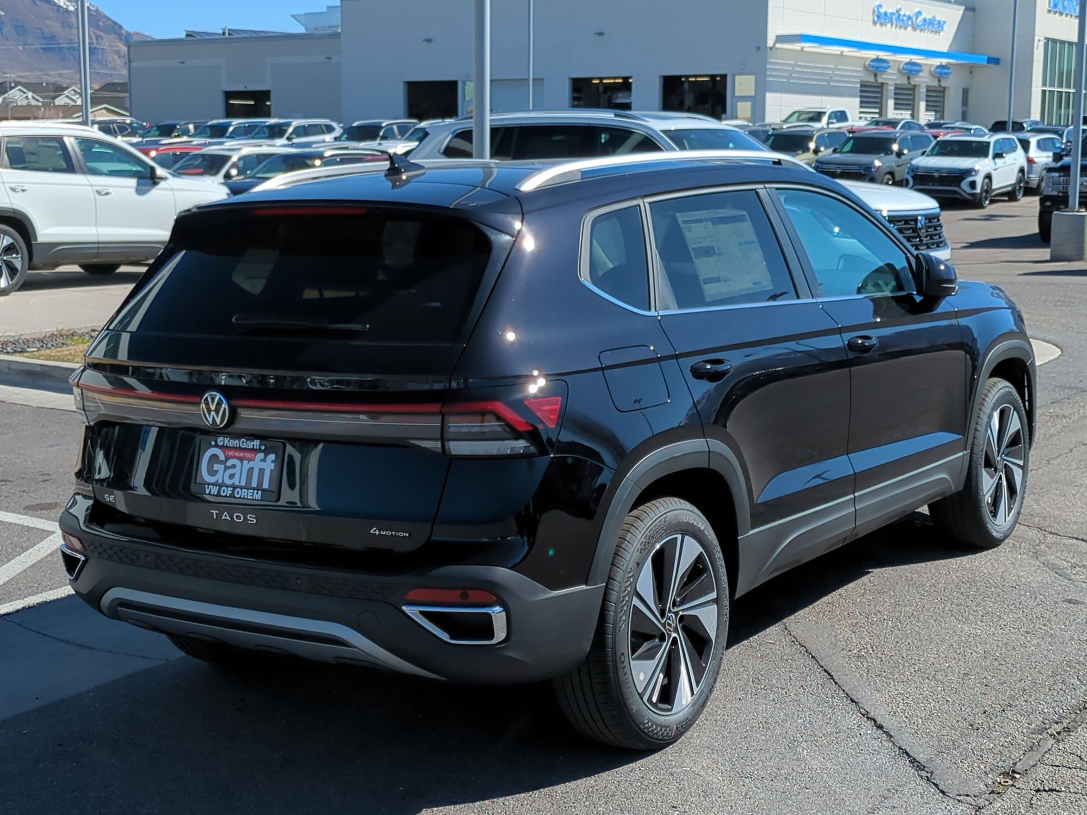 2025 Volkswagen Taos SE photo 3