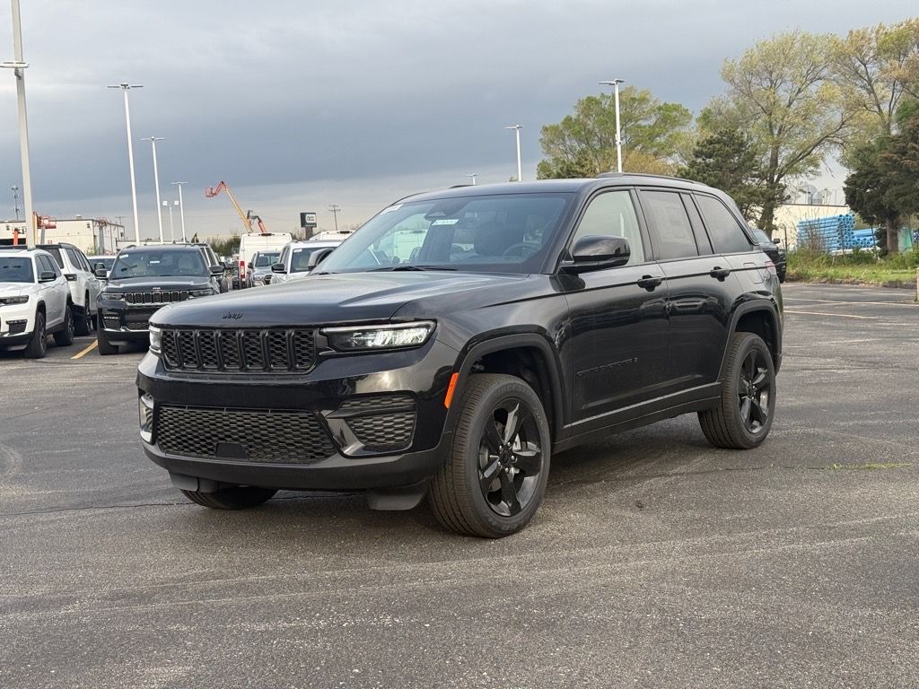 2025 Jeep Grand Cherokee Altitude photo 2