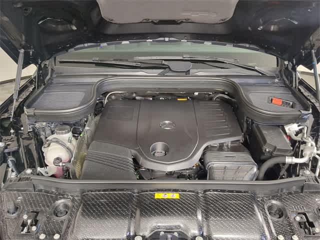 2025 Mercedes Benz GLS 450 photo 14