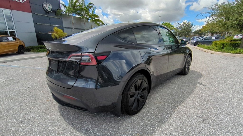 2024 Tesla Model Y Long Range photo 3