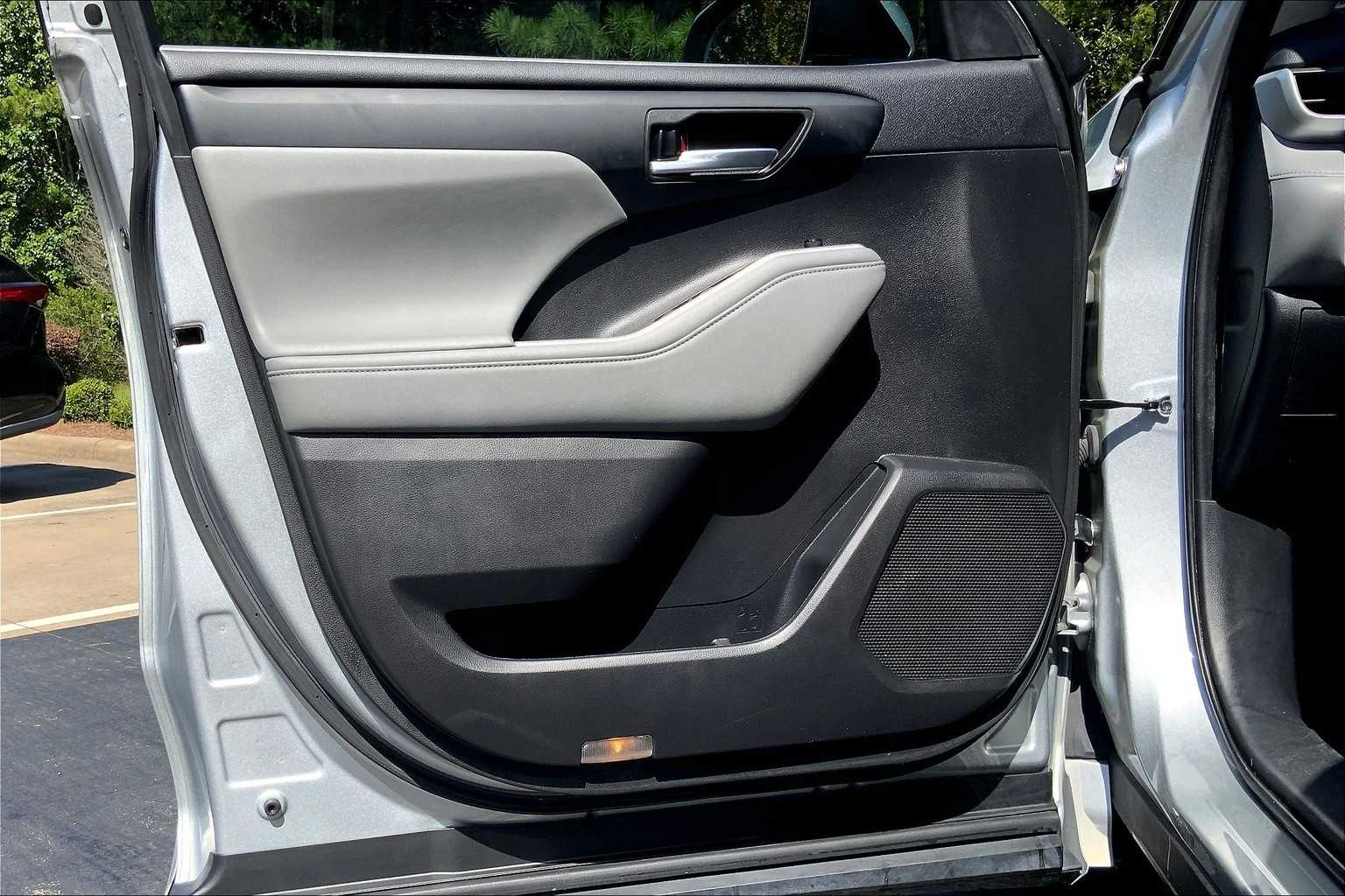 2023 Toyota Highlander XLE photo 20