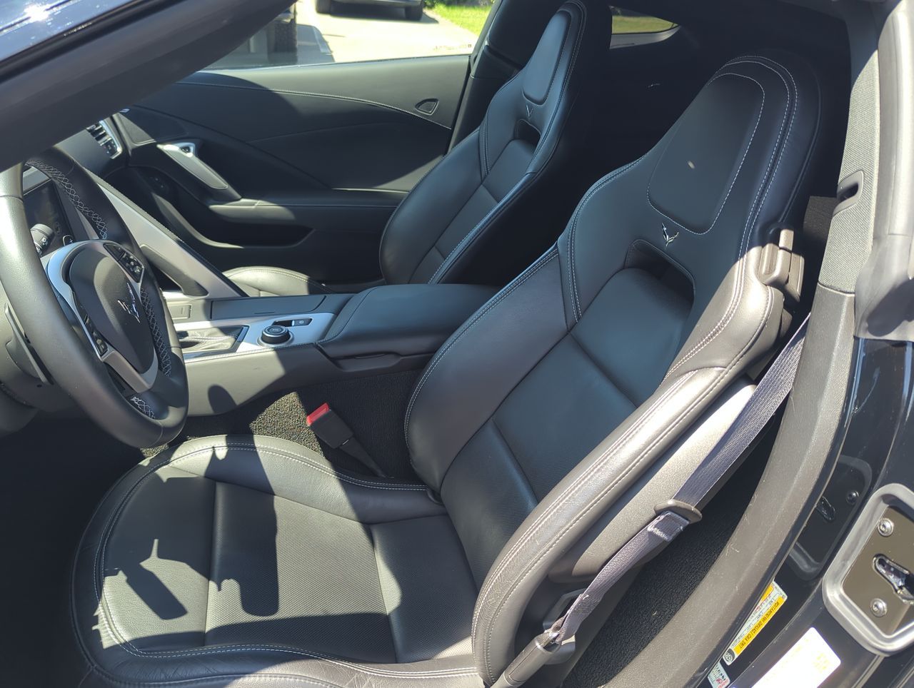 2014 Chevrolet Corvette Stingray Base 3LT photo 16