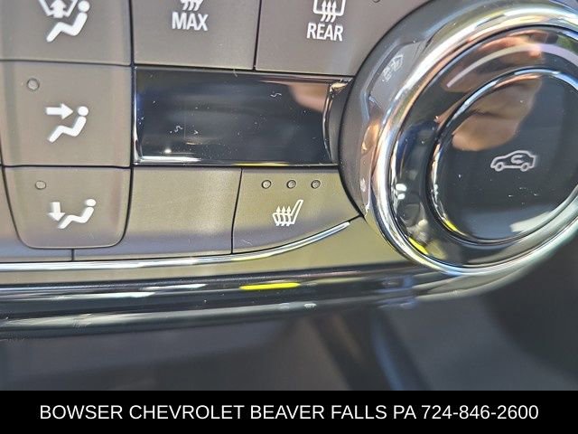 2025 Chevrolet Trax LT photo 3