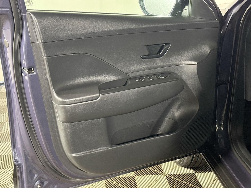 2024 Hyundai Kona SEL photo 9