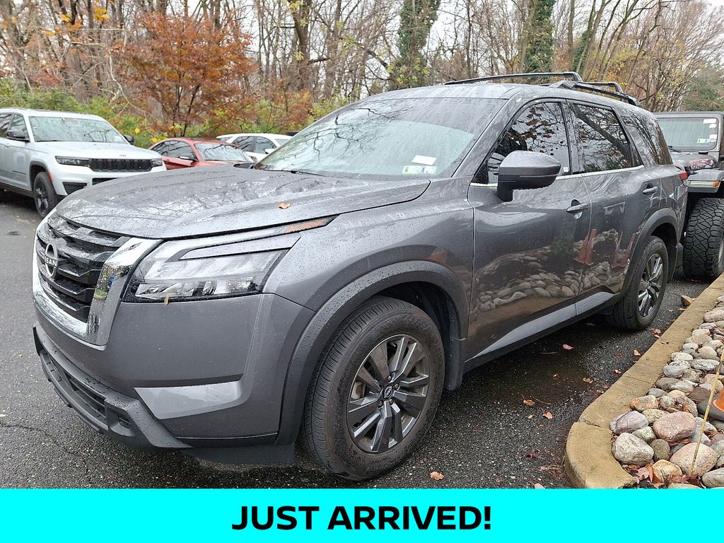 2024 Nissan Pathfinder SV photo 2