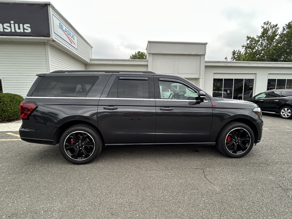 2022 Ford Expedition MAX Limited photo 3