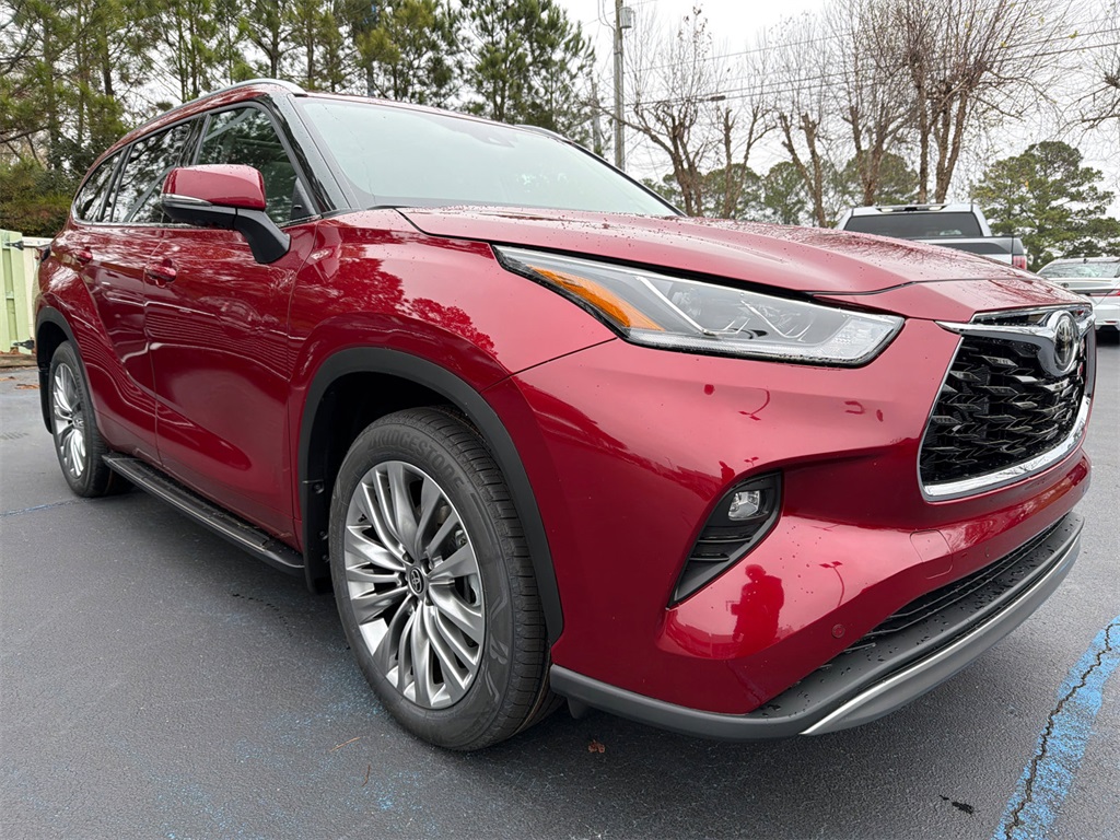 2026 Toyota Highlander Platinum's photo