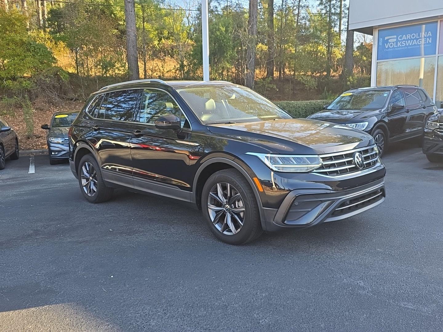 2022 Volkswagen Tiguan SE's photo