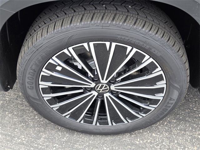 2025 Volkswagen Taos SE photo 4