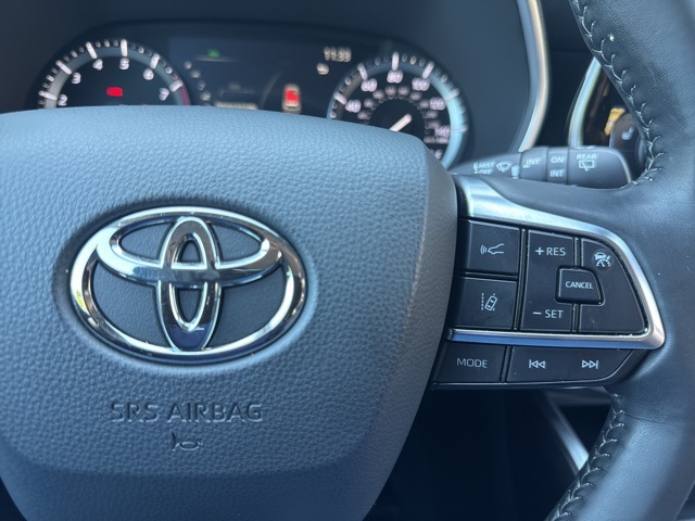 2021 Toyota Highlander XLE photo 25