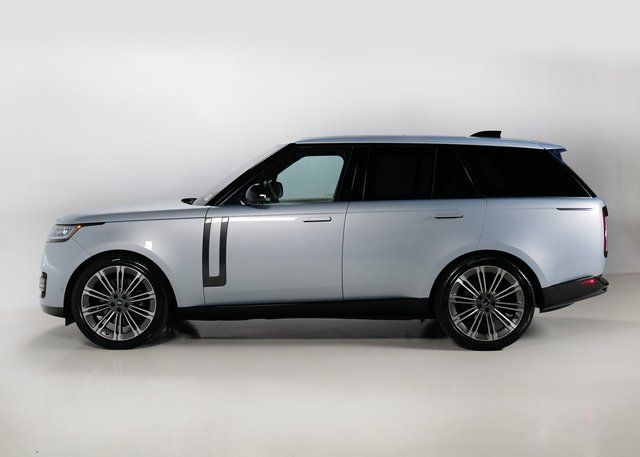 2023 Land Rover Range Rover SE photo 6