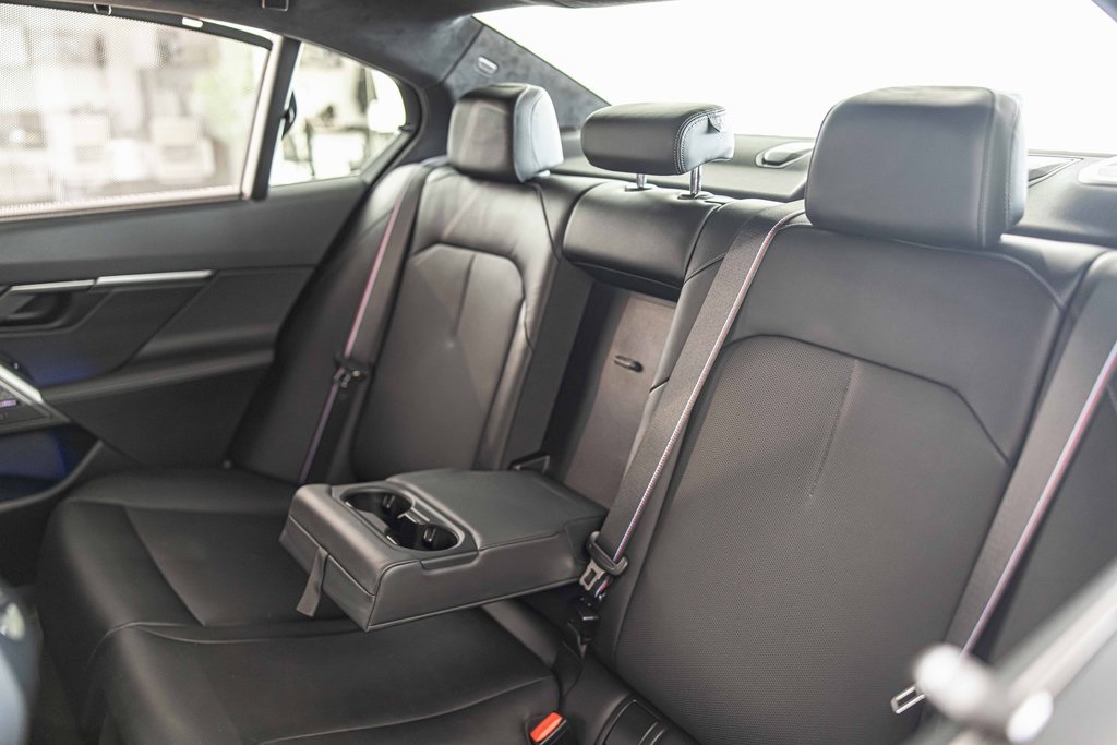 2025 BMW M5 - Image 33