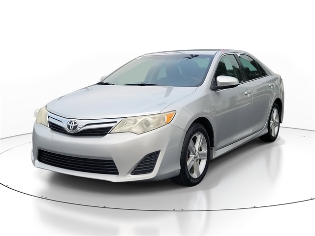 2014 Toyota Camry SE photo 3