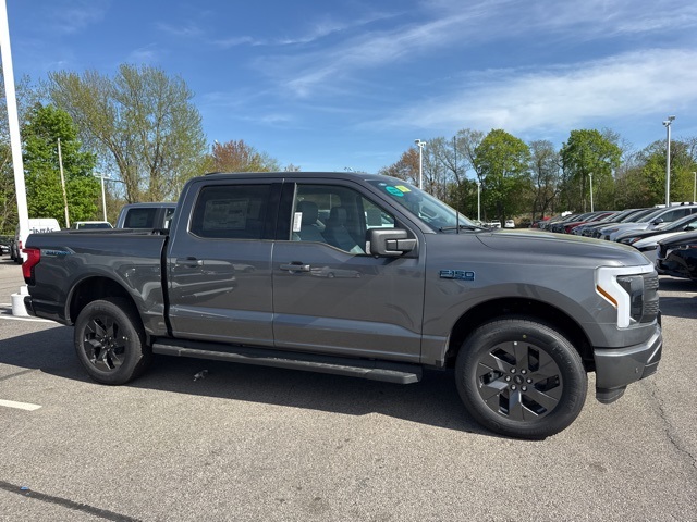 2025 Ford F-150 Lightning photo 2