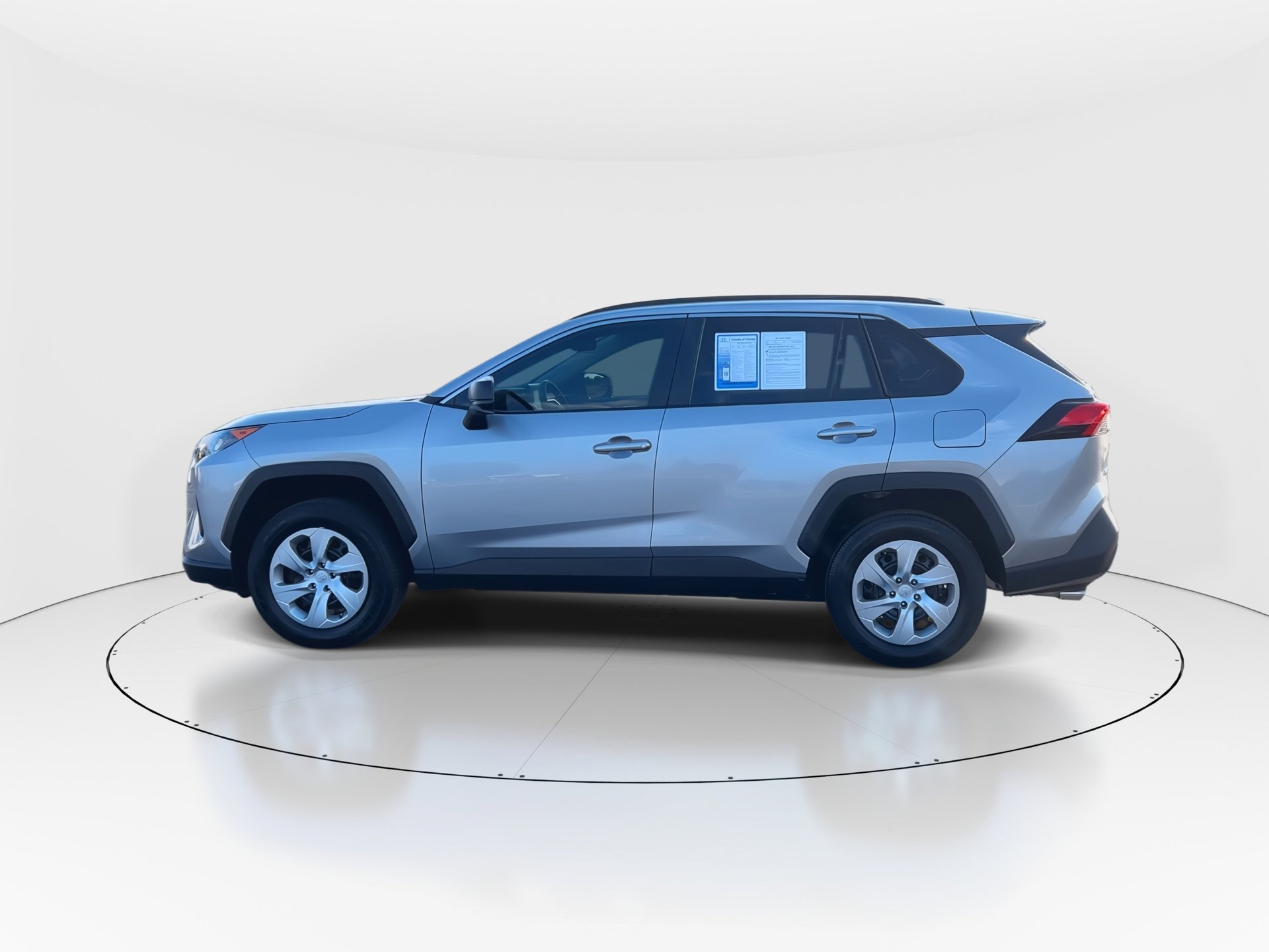 2021 Toyota RAV4 LE photo 5