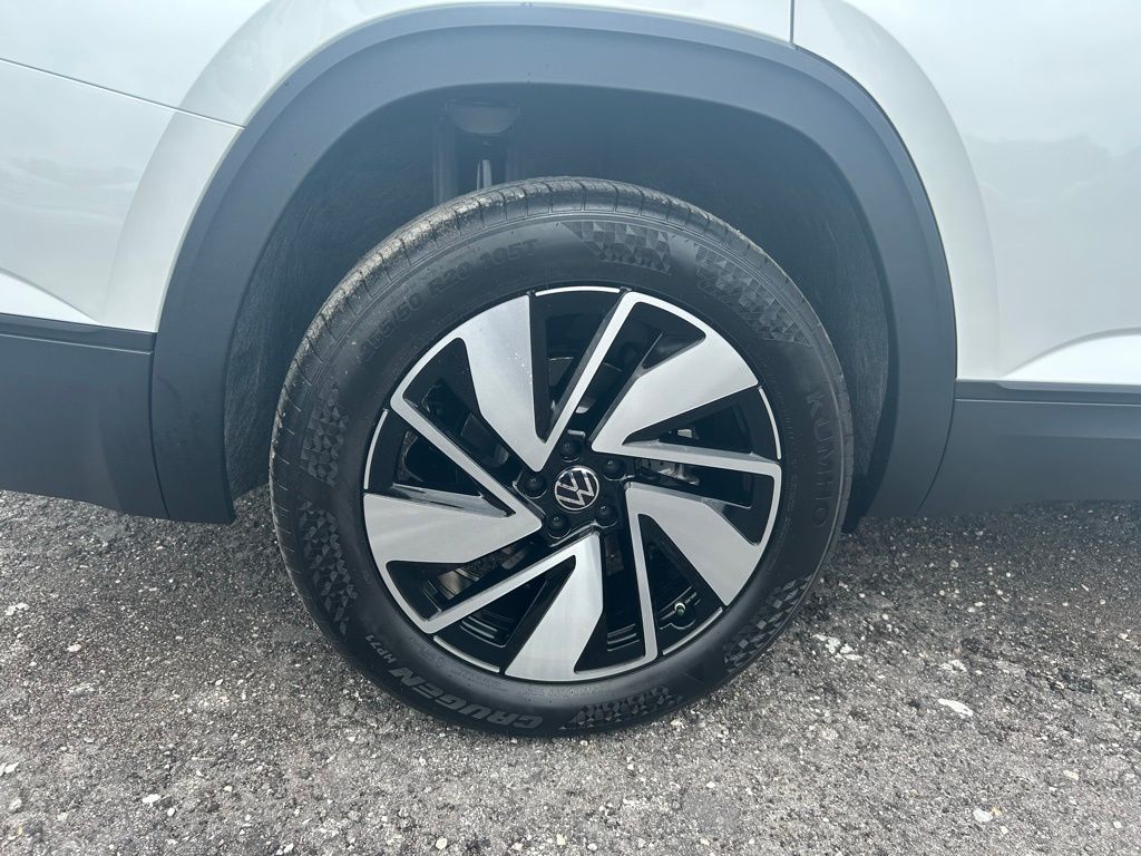 2026 Volkswagen Atlas SE Technology photo 19