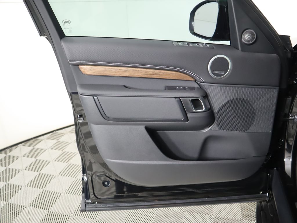 2025 Land Rover Discovery SE photo 23