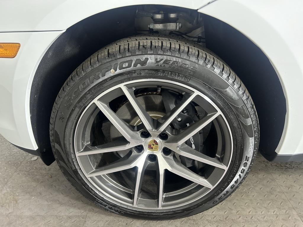 2024 Porsche Macan photo 10