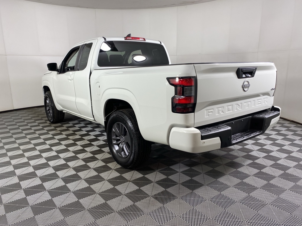 2025 Nissan Frontier SV photo 10