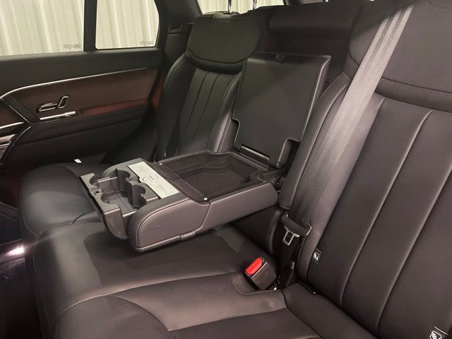 2024 Land Rover Range Rover SE photo 12