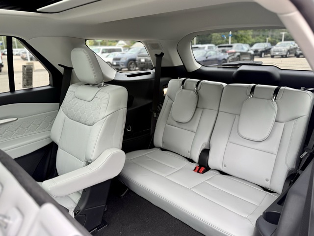 2025 Ford Explorer Platinum photo 31
