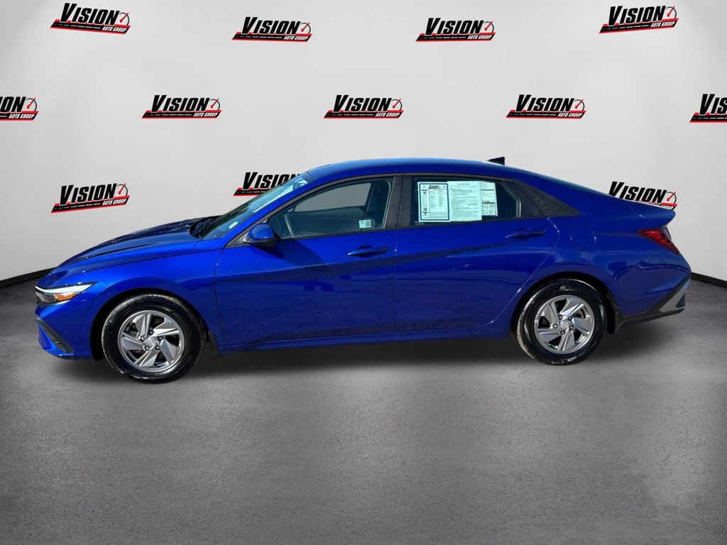2024 Hyundai Elantra SE photo 8
